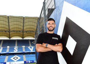 Klaus Gjasula zyrtarizon transferimin te Hamburg