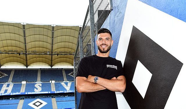 Klaus Gjasula zyrtarizon transferimin te Hamburg