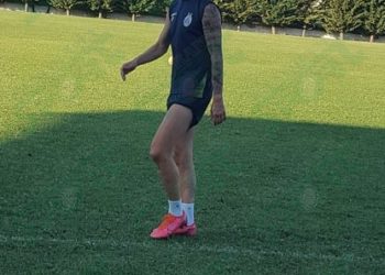 Një tjetër futbollist i Tiranës ndryshon “look”-un dhe bëhet biond