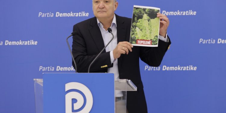 PD nxjerr pamjet e parcelave me kanabis në Tepelenë, Vlorë e Kukës (FOTO)