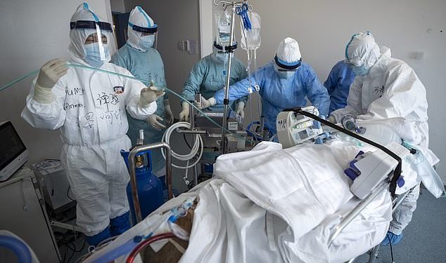 Shërimi befasues nga COVID/I moshuari rezulton negativ pas 3 muajsh në spital