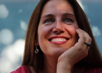 Kumbaro rrëfen një bisedë mes konsullit François Pouqueville dhe një kalimtari (përmetar) me frëngjishte perfekte