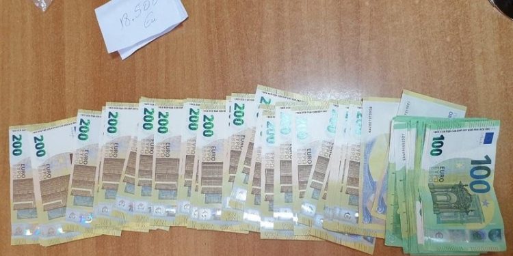 Rinas/Nuk deklaruan paratë që kishin me vete, procedohen penalisht dy persona