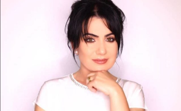 Gazetarja tallet keq me deputeten e Gjirokastrës që mori mandatin e Vangjel Tavos: Më vjen të ulëras, shihni CV-në e saj dhe krijoni vetë pritshmëritë