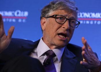 Bill Gates kundër hapjes së shkollave: Mund të çojë në përhapjen e Covid te të moshuarit