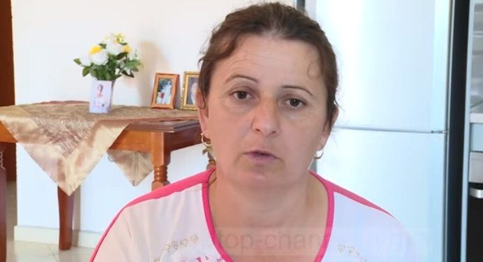 Rrëfimi tronditës i nënës nga Tepelena që i abuzuan seksualisht vajzën minorene: Ajo ka frikë, mbyll dritaret dhe…(VIDEO)