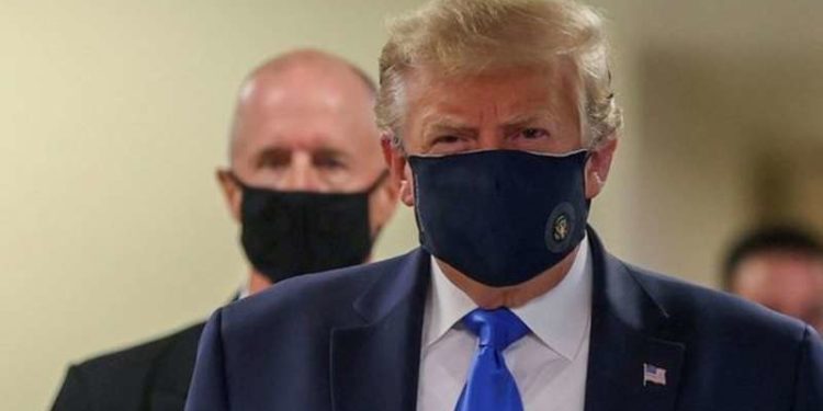 Donald Trump del për herë të parë me maskë