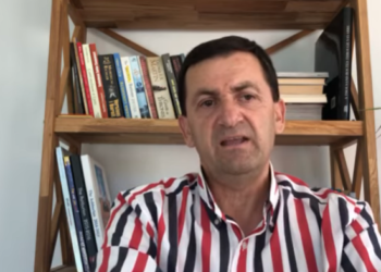 Monologu javor i Vangjel Tavos, pas 24 vitesh deputet pretendon ende se është shpresë për qytetarët: Gjirokastrës do i rikthejmë dinjitetin (VIDEO)