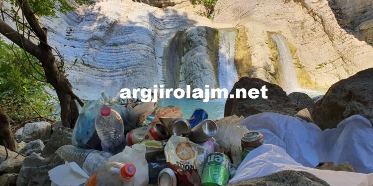 FOTO LAJM/ Mos ia bëni këtë Ujëvarës së Selckës!