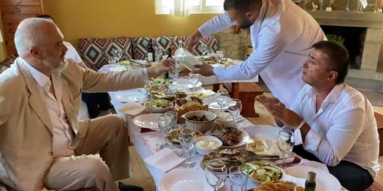 Tërmet Peçi ngre dolli me dhallë për Ramën: Diell e shëndet, e sa më shumë të të kemi këtu (VIDEO)