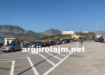 Shihni ç’po ndodh në Kakavijë, qindra shqiptarë bllokohen në kufi (VIDEO)