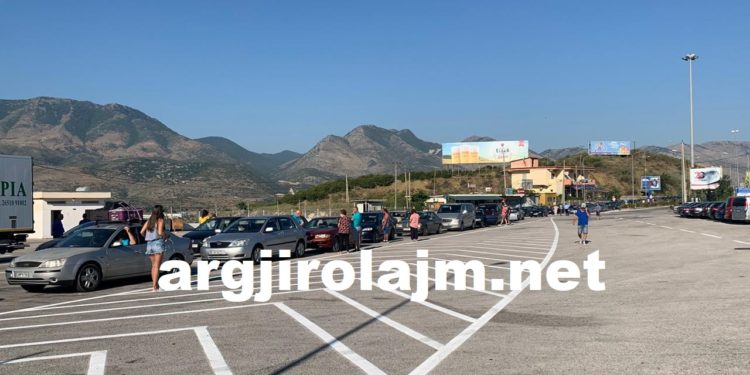 Shihni ç’po ndodh në Kakavijë, qindra shqiptarë bllokohen në kufi (VIDEO)