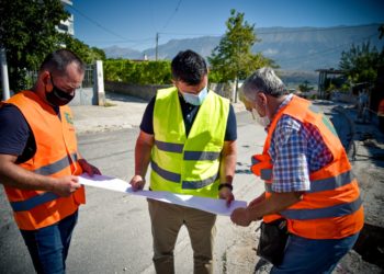 Nis puna, ndriçim LED për rrugën e lagjes “Zinxhira” në Gjirokastër
