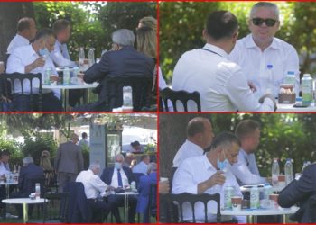 Deputetët ia shtrojnë me dhallë para Kuvendit (FOTO)