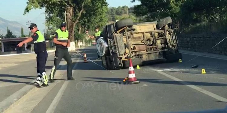 Aksidenti i frikshëm në Gjirokastër, si u përmbys fuoristrada pranë Lazaratit