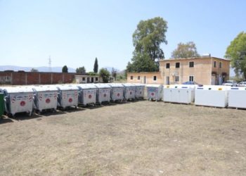 Gjermania i dhuron Bashkisë Finiq 100 kontenierë për mbeturinat