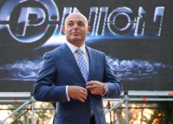 Blendi Fevziu zbarkon në Gjirokastër bashkë me stafin e “Opinion”