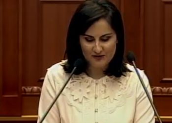 Deputetja e Gjirokastrës lumë akuzash për Skënder Gjinushin: Akademia e Shkencave është shndërruar në çerdhe të shpenzimeve vetjake