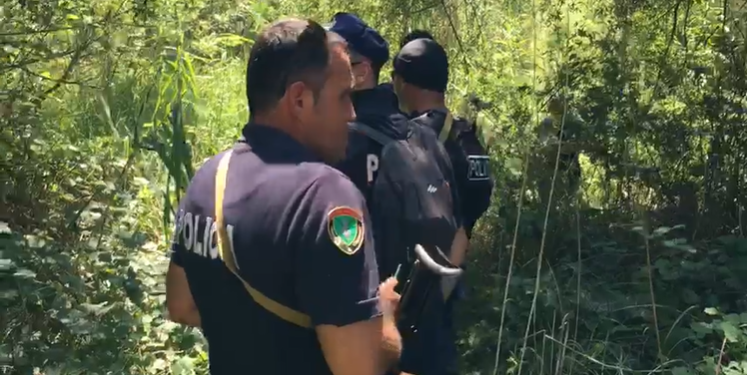 Kapet gomonia, por jo trafikantët. Qindra policë mësyjnë në Vlorë (VIDO)