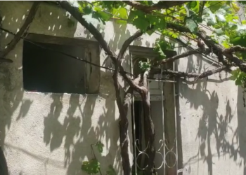 Grabitja e të moshuarve në Gjirokastër, shihni nga është futur hajduti në banesën tek “Kodra e Shtufit” (VIDEO)