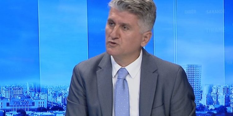 Agron Gjekmarkaj pas daljes së listave të PD: Nuk futem në radhë për t’u bërë deputet