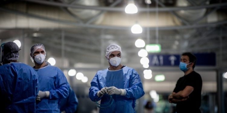 50 raste të reja me Covid në Greqi