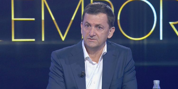 Vangjel Tavo bën fushatë me Covid: Rama dështoi me menaxhimin e pandemisë, ai i quan mjekët ‘bluzat e zeza’