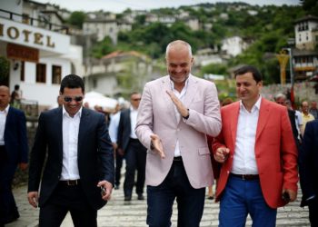 Ish deputeti socialist Vangjel Tavo, tani zyrtar i LSI: Rilindja nuk është PS, por sekt