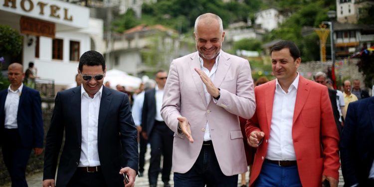 Ish deputeti socialist Vangjel Tavo, tani zyrtar i LSI: Rilindja nuk është PS, por sekt