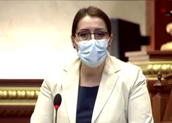 Lokalet e natës, Manastirliu jep një paralajmërim tjetër