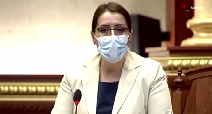 Lokalet e natës, Manastirliu jep një paralajmërim tjetër