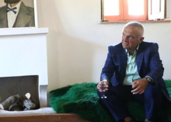 Presidenti Meta dekoron vëllezërit Frashëri