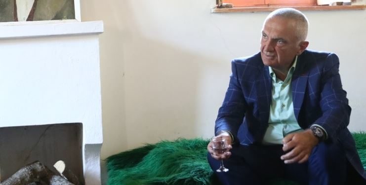 Presidenti Meta dekoron vëllezërit Frashëri