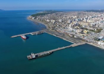 Pëson defekt jahti i nisur nga Orikumi drejt Himarës,  2 turistët kërkojnë ndihmë