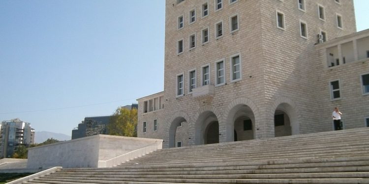 Ndryshojnë preferencat e maturantëve, ja profili që po zëvendëson mjekësinë