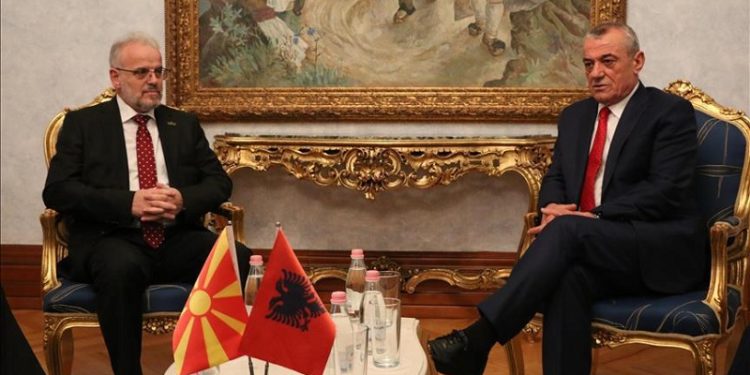 Talat Xhaferi letër falenderimi Ruçit: Me ndihmën tuaj, shqiptarët e Maqedonisë së Veriut po fuqizohen