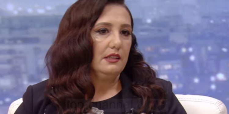 Aida Shtino shpërthen ndaj mjekëve që luftojnë me Covid: A i keni trutë e kokës në vend, pse nuk i lejoni pacientët të mbajnë celular