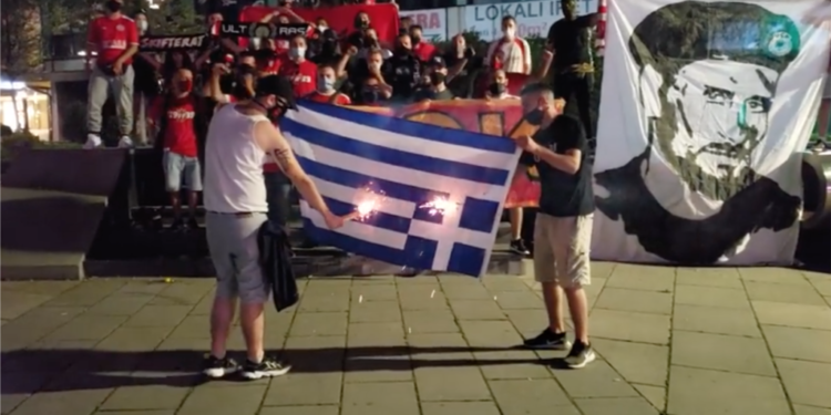 Kosova dënon zyrtarisht djegien e flamurit grek në Prishtinë