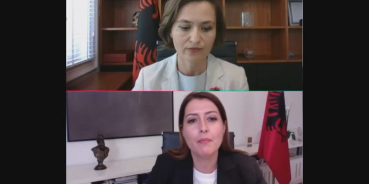 Qeveria shqiptare vendos hapjen e shkollave në shtator, ministret Shahini dhe Manastirliu prezantojnë strategjitë që do të përdoren