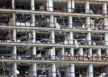 “Gërdeci” i Libanit, qeveria thirrje qytetarëve: Largohuni nga qyteti, ajri është helmuar