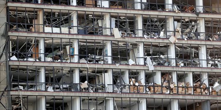 “Gërdeci” i Libanit, qeveria thirrje qytetarëve: Largohuni nga qyteti, ajri është helmuar