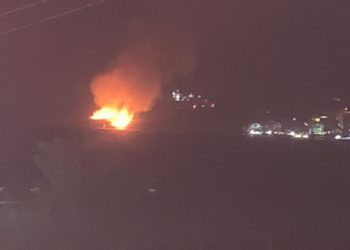 Sarandë, zjarr i përmasave të mëdha në zonën e Marinës (VIDEO)