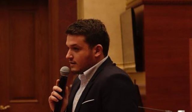 Deputeti i PS rezulton negativ për COVID, lajmin e jep vëllai i tij