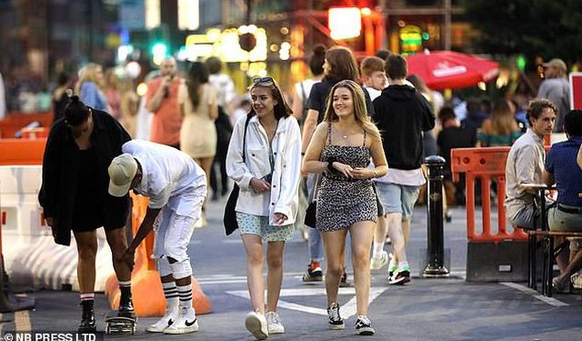 COVID/ Në këtë vend është e ndaluar të kryhen marrëdhënie seksuale, përjashtohen vetëm ata që kanë kohë që njihen
