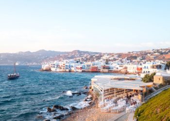 Dy ‘skifterat’ italianë nga Napoli kapen në Greqi, bën ‘namin’ me vjedhje në ishullin e famshëm