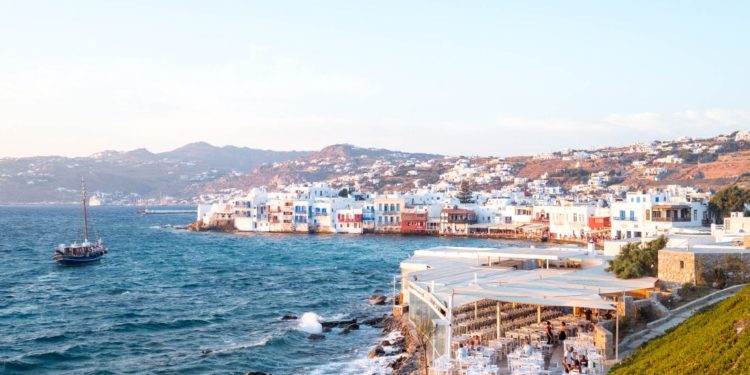 Dy ‘skifterat’ italianë nga Napoli kapen në Greqi, bën ‘namin’ me vjedhje në ishullin e famshëm