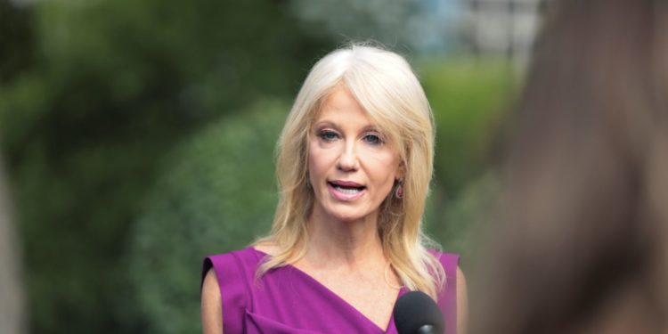 Jep dorëheqjen këshilltarja e Presidentit Trump, ishte një nga mbrojtëset “e flakta” të tij