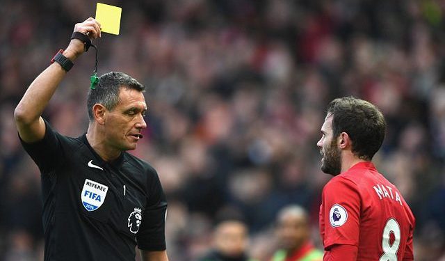 Angli/ Lojtari ndëshkohet me karton të verdhë nëse kollitet apo afrohet qëllimisht pranë lojtarëve të tjerë ose albitrave