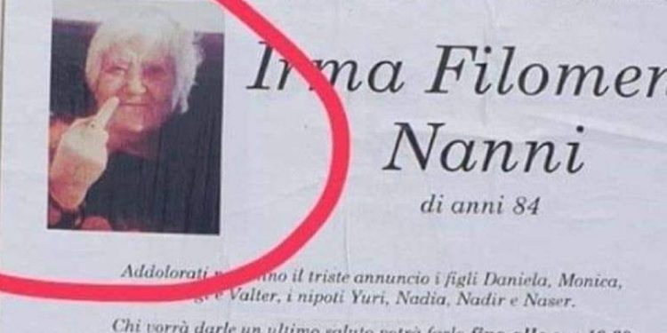 Gjyshja ndërron jetë, fëmijët vendosin foto me gishtin e mesit në lajmërimi. Ja cila është arsyeja