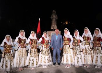 Pas Tepelenës, Meta vlerëson 3 personalitete të minoritetit etnik grek në Derviçan